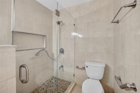 Copropriété à vendre à Aventura, Floride: 3 chambres, 125.79 m2 № 2244384 - photo 13