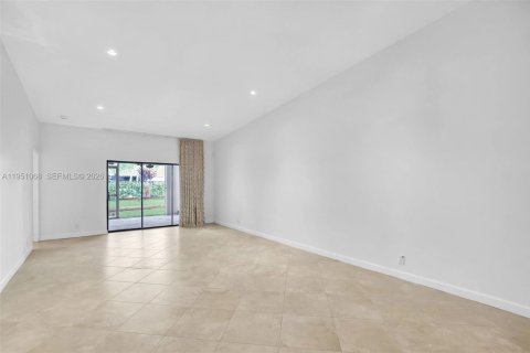 Copropriété à vendre à Aventura, Floride: 3 chambres, 125.79 m2 № 2244384 - photo 4