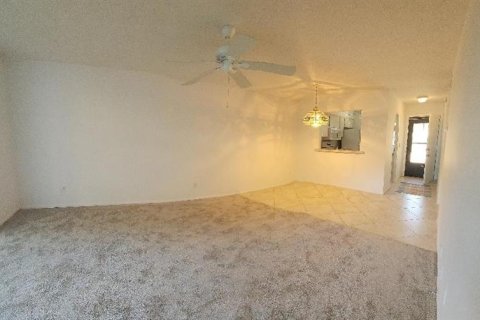 House in Seminole, Florida 2 bedrooms, 74.79 sq.m. № 1912681 - photo 10