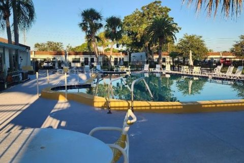 House in Seminole, Florida 2 bedrooms, 74.79 sq.m. № 1912681 - photo 16