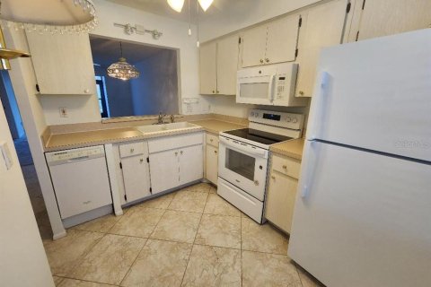 House in Seminole, Florida 2 bedrooms, 74.79 sq.m. № 1912681 - photo 5
