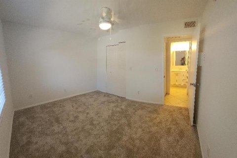 House in Seminole, Florida 2 bedrooms, 74.79 sq.m. № 1912681 - photo 7