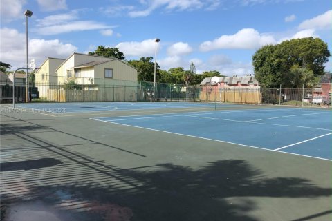 Condominio en venta en Lauderhill, Florida, 3 dormitorios, 100.33 m2 № 1977682 - foto 3