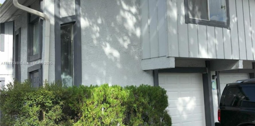 Condominio en Lauderhill, Florida, 3 dormitorios  № 1977682