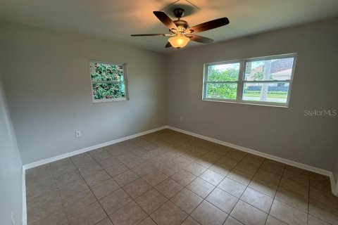 House in Sarasota, Florida 3 bedrooms, 115.48 sq.m. № 1880918 - photo 6
