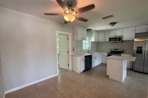 House in Sarasota, Florida 3 bedrooms, 115.48 sq.m. № 1880918 - photo 2