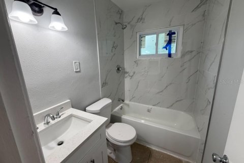 House in Sarasota, Florida 3 bedrooms, 115.48 sq.m. № 1880918 - photo 8