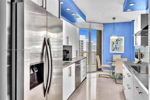 Condominio en venta en Aventura, Florida, 2 dormitorios, 139.35 m2 № 1925150 - foto 15