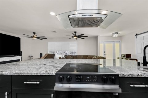 Купить виллу или дом в Пунта-Горда, Флорида 8 комнат, 202.9м2, № 2430557 - фото 13