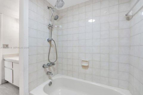 Copropriété à vendre à Miami, Floride: 1 chambre, 63.55 m2 № 2010229 - photo 15