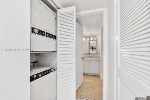 Copropriété à vendre à Miami, Floride: 1 chambre, 63.55 m2 № 2010229 - photo 10