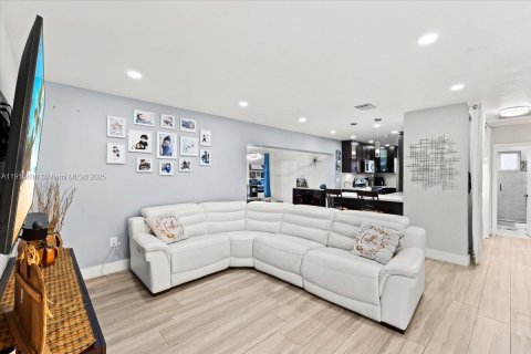 Купить виллу или дом в Хайалиа, Флорида 3 спальни, 108.23м2, № 1972241 - фото 5