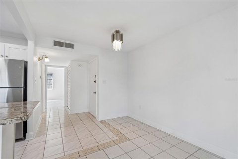 Condo in Clearwater, Florida, 1 bedroom № 2237698 - photo 6
