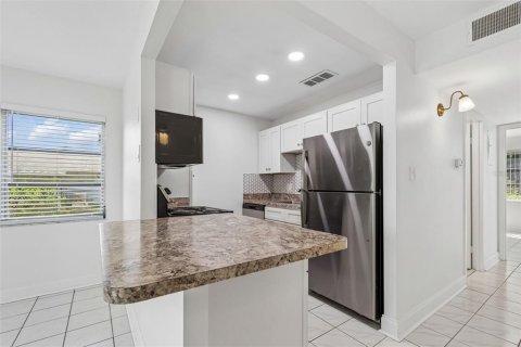 Condo in Clearwater, Florida, 1 bedroom № 2237698 - photo 7