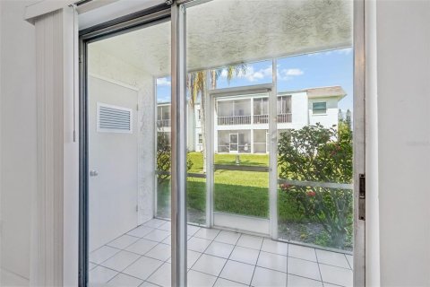 Condo in Clearwater, Florida, 1 bedroom № 2237698 - photo 15