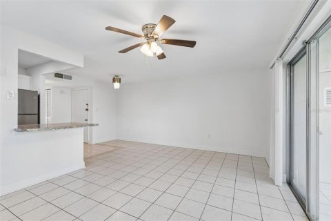 Condo in Clearwater, Florida, 1 bedroom № 2237698 - photo 13