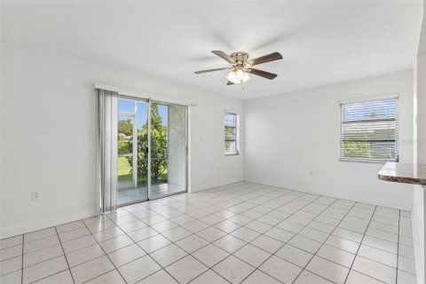 Condo in Clearwater, Florida, 1 bedroom № 2237698 - photo 11