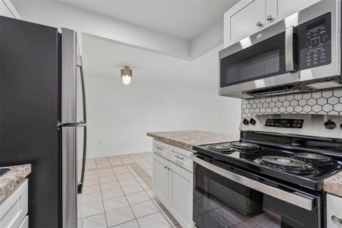 Condo in Clearwater, Florida, 1 bedroom № 2237698 - photo 10