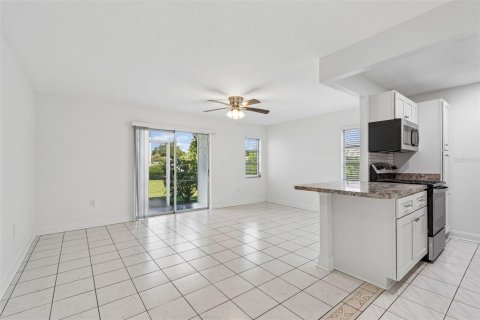 Condo in Clearwater, Florida, 1 bedroom № 2237698 - photo 4