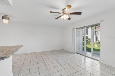 Condo in Clearwater, Florida, 1 bedroom № 2237698 - photo 14
