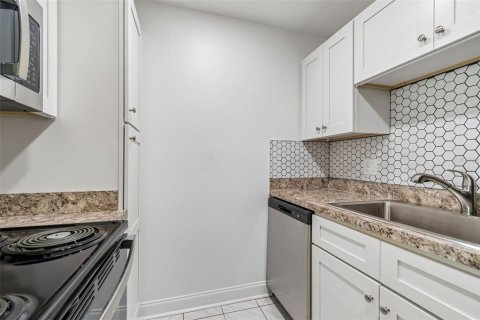 Condo in Clearwater, Florida, 1 bedroom № 2237698 - photo 9