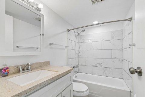 Condo in Clearwater, Florida, 1 bedroom № 2237698 - photo 18