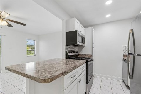 Condo in Clearwater, Florida, 1 bedroom № 2237698 - photo 8