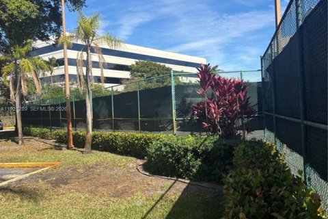 Купить кондоминиум в Дорал, Флорида 1 спальня, 65.96м2, № 1974170 - фото 13