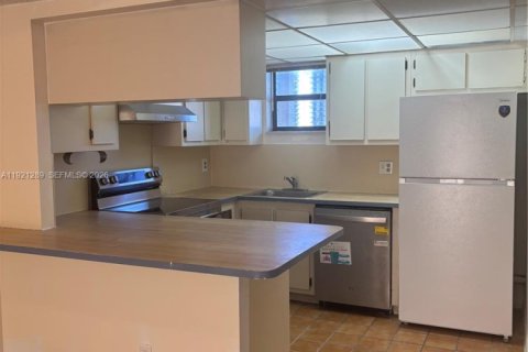 Купить кондоминиум в Дорал, Флорида 1 спальня, 65.96м2, № 1974170 - фото 6