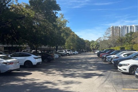 Купить кондоминиум в Дорал, Флорида 1 спальня, 65.96м2, № 1974170 - фото 2