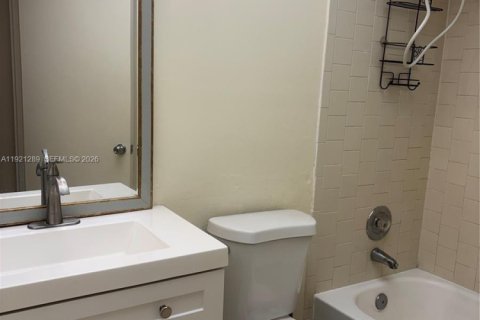 Купить кондоминиум в Дорал, Флорида 1 спальня, 65.96м2, № 1974170 - фото 5