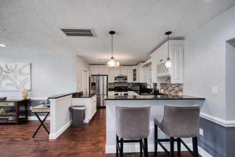 House in Largo, Florida 3 bedrooms, 177.44 sq.m. № 1789664 - photo 9