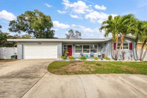 House in Largo, Florida 3 bedrooms, 177.44 sq.m. № 1789664 - photo 2