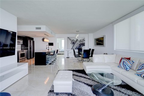Condominio en alquiler en Miami, Florida, 2 dormitorios, 127.09 m2 № 1938916 - foto 13