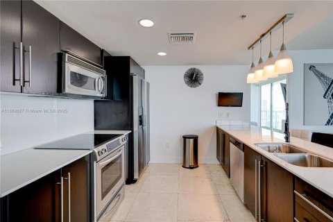 Condominio en alquiler en Miami, Florida, 2 dormitorios, 127.09 m2 № 1938916 - foto 15