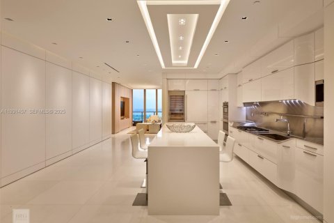 Condominio en alquiler en Bal Harbour, Florida, 3 dormitorios, 319.49 m2 № 2054826 - foto 7