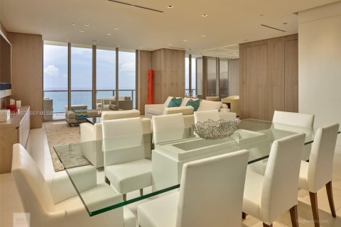Condominio en Bal Harbour, Florida, 3 dormitorios  № 2054826