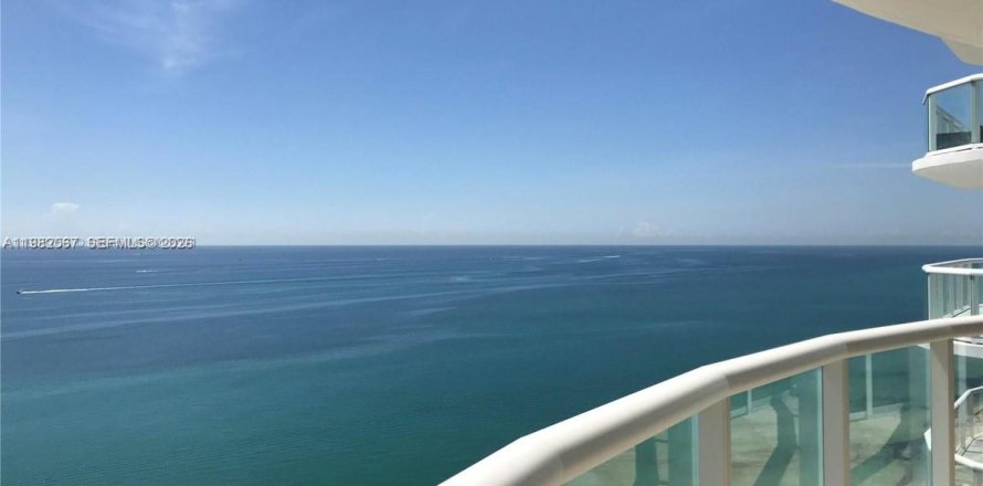 Condo in Miami Beach, Florida, 2 bedrooms  № 2080193