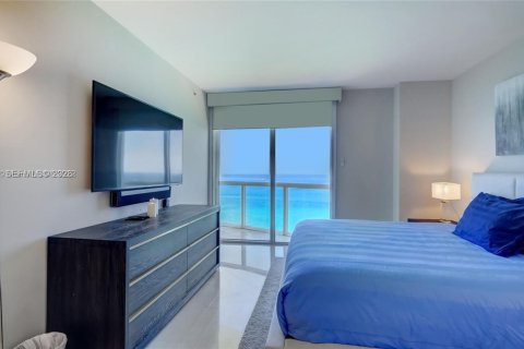 Condo in Miami Beach, Florida, 2 bedrooms  № 2080193 - photo 9