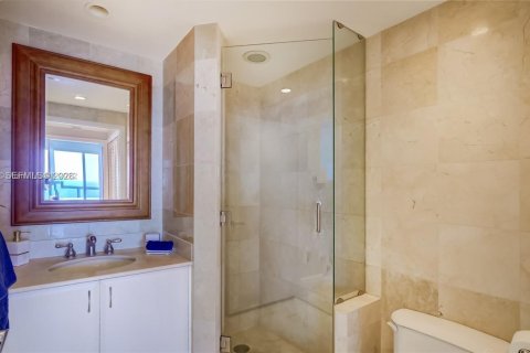 Condo in Miami Beach, Florida, 2 bedrooms  № 2080193 - photo 17