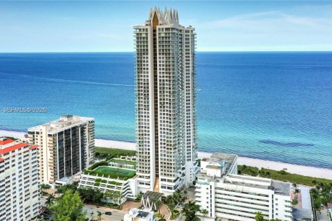 Condo in Miami Beach, Florida, 2 bedrooms  № 2080193 - photo 16