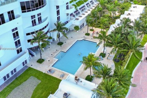 Condo in Miami Beach, Florida, 2 bedrooms  № 2080193 - photo 19