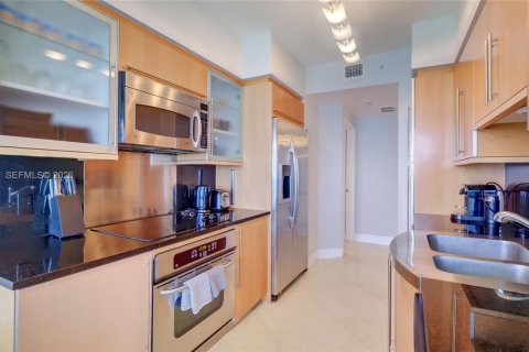 Condo in Miami Beach, Florida, 2 bedrooms  № 2080193 - photo 15