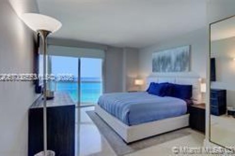 Condo in Miami Beach, Florida, 2 bedrooms  № 2080193 - photo 2