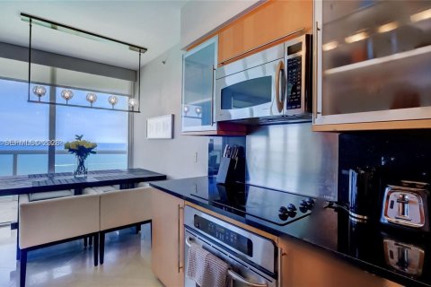 Condo in Miami Beach, Florida, 2 bedrooms  № 2080193 - photo 13