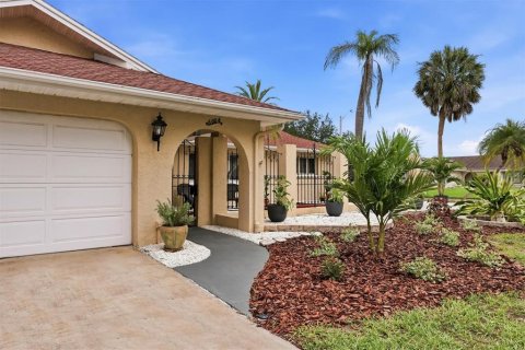 Villa ou maison à vendre à Bradenton, Floride: 3 chambres, 201.04 m2 № 2358275 - photo 5