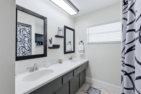 Villa ou maison à vendre à Bradenton, Floride: 3 chambres, 201.04 m2 № 2358275 - photo 29