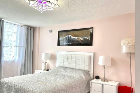 Copropriété à vendre à Sunny Isles Beach, Floride: 1 chambre, 87.61 m2 № 1872721 - photo 13