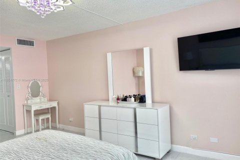 Copropriété à vendre à Sunny Isles Beach, Floride: 1 chambre, 87.61 m2 № 1872721 - photo 14