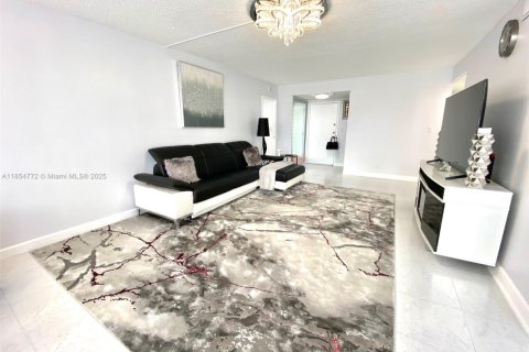 Copropriété à vendre à Sunny Isles Beach, Floride: 1 chambre, 87.61 m2 № 1872721 - photo 29